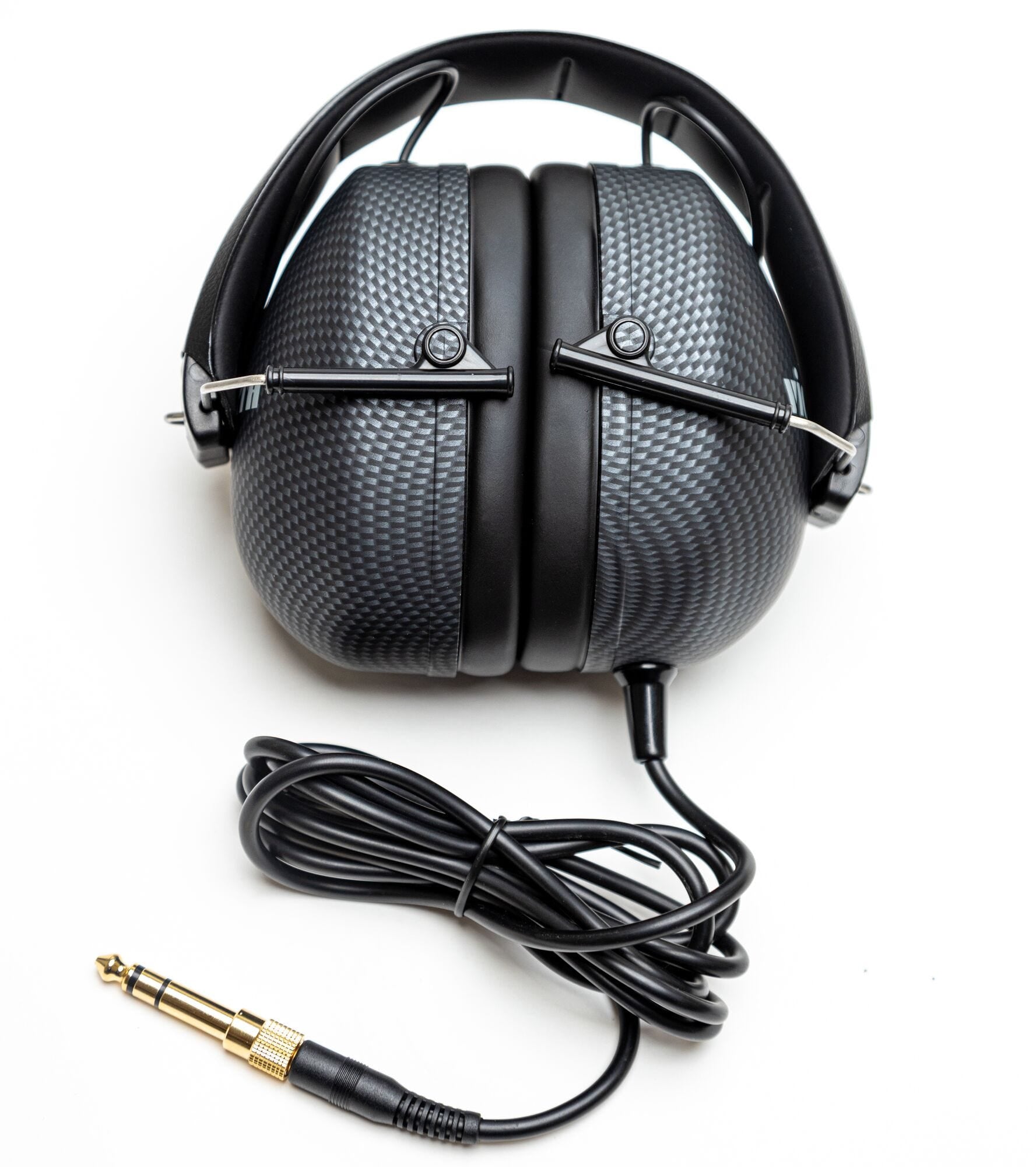 https://vicfirth.com/cdn/shop/products/2000_x_2000_jpg-5h2a4155-sih2-stereo-isolation-headphones-lifestyle.jpg?v=1680032181&width=1946